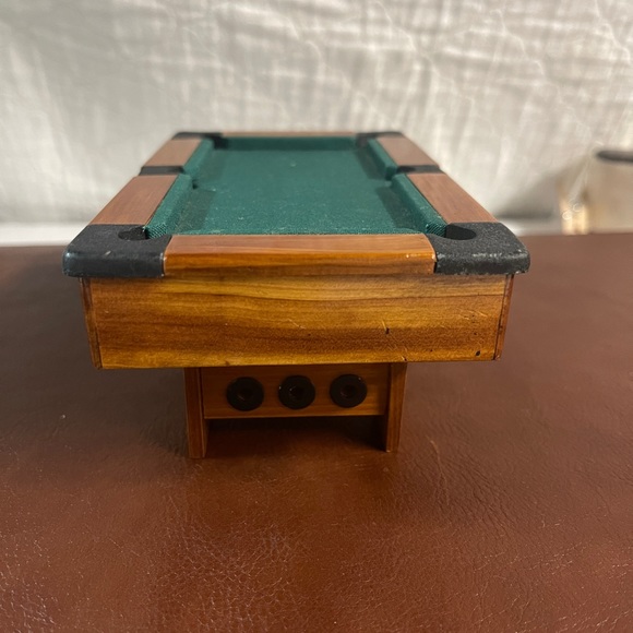 Very Rare Miniature Wood Billiards Table with Accessories by John Gullaksen. - Picture 7 of 15